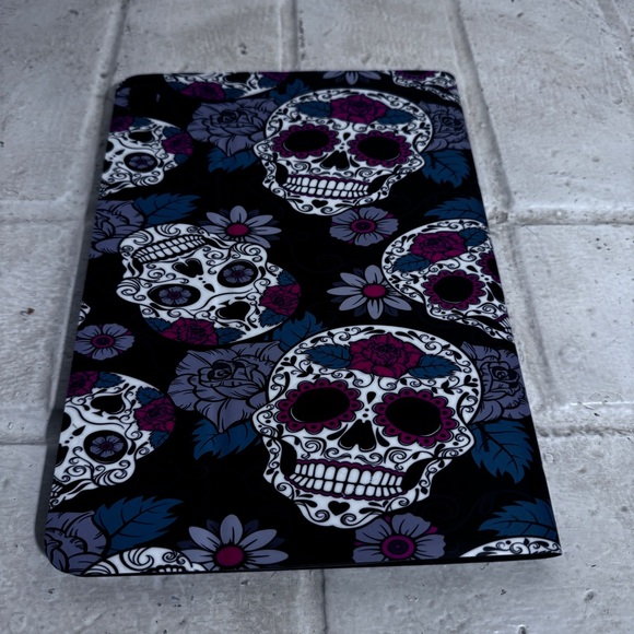 iPad case, Gothic rose sugar skulls, red, black and green - Picture 6 of 8